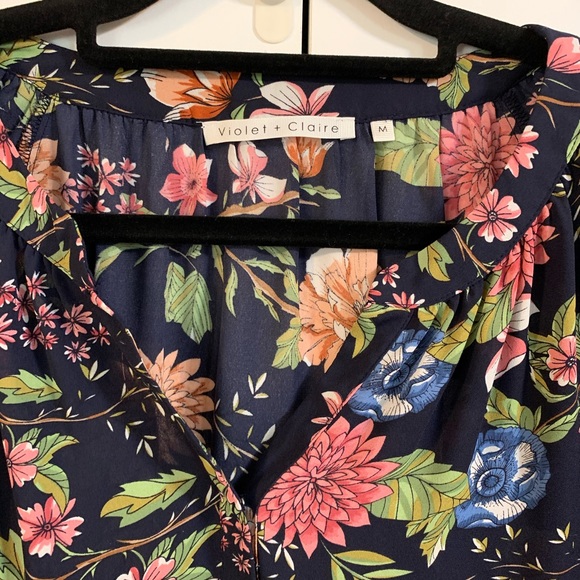 Violet & Claire floral blouse size Medium - Picture 2 of 8